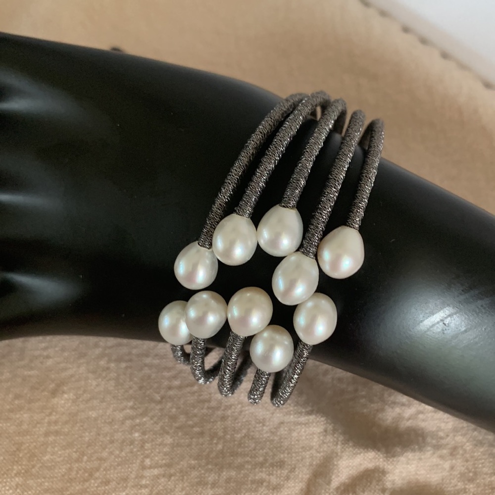 Pearl bangle bracelet - Picture 3 of 8